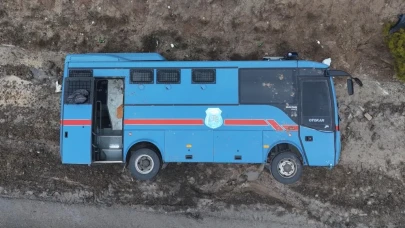 Cezaevi Aracı Devrildi: 7 Jandarma ve 2 Mahkum Yaralandı