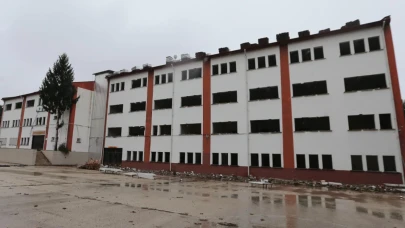 Vali Bakan, Okullarda İnceleme Gerçekleştirdi
