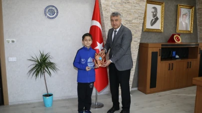 Dünya Üçüncüsü Yıldız’dan İl Milli Eğitim Müdürüne Ziyaret