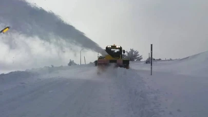 Amasya'da Karla Mücadele Çalışmaları Sürüyor