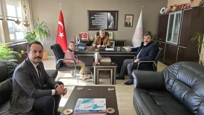İlkokul Öğrencisi, İlçe Milli Eğitim Müdürlüğü'nde Ağırlandı