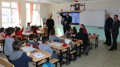 Katipoğlu, okulları ziyaret ederek öğrencilerle buluştu