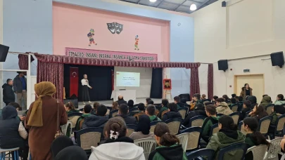Öğrencilere eğitimler devam ediyor