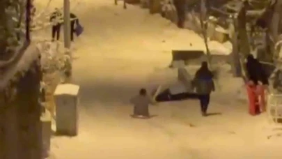 Karda kayak keyfi hastanede bitti... Genç kızın duvara çarpma anı kamerada