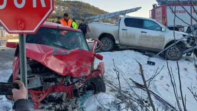 Cip otomobille çarpıştı: 4 yaralı