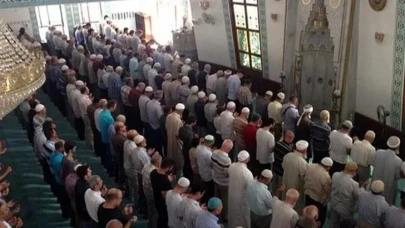 Vatandaşlar İlk Teravih Namazı için Camii’lere Akın Etti