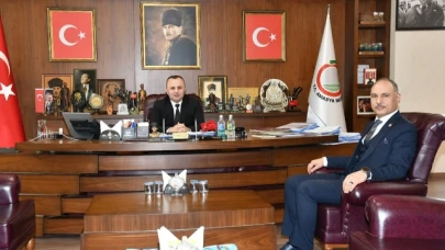 Başkan Sevindi, misafirlerini makamında ağırladı
