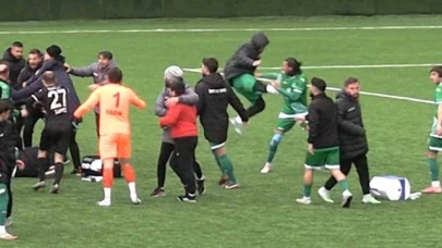 Futbol sahası boks ringine döndü