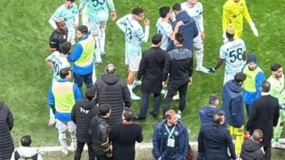 Galatasaray maçında skandal! Adana Demirspor sahadan çekildi!