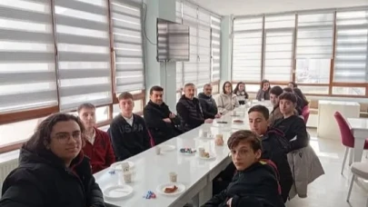 Lise Öğrencileri Gençlik Merkezinde Eğlenceli Vakit Geçirdi