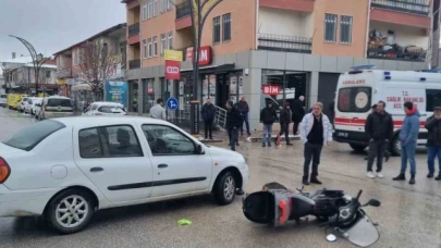 Motosiklet ile otomobil çarpıştı: 1 yaralı