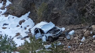 Otomobil 80 metrelik uçuruma yuvarlandı: 1 ölü