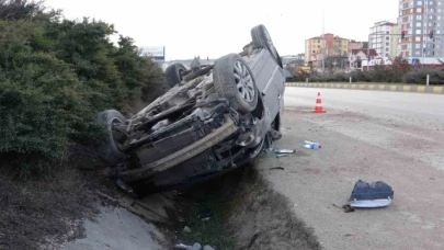 Otomobil takla attı, 2 kişi küçük sıyrıklarla araçtan çıktı