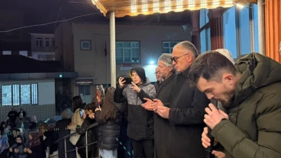 Özalp, Umrecileri Uğurladı