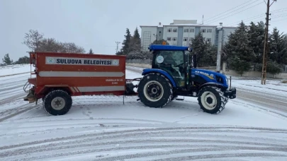 Suluova Belediyesi Ekipleri Karla Mücadeleye Devam Ediyor