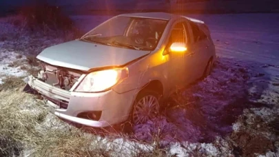 Takla atan otomobildeki 3 kişi yaralandı