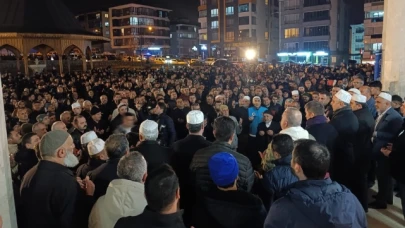 Üniversiteli Gençler Umre Yolculuğuna Uğurlandı