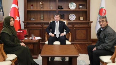 Vali Bakan, şehit ailesini makamında misafir etti