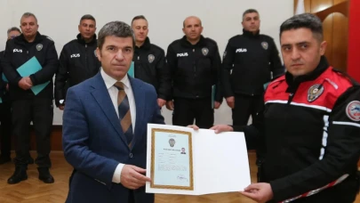 Bakan, Başarılı Personeli Başarı Belgesiyle Ödüllendirdi