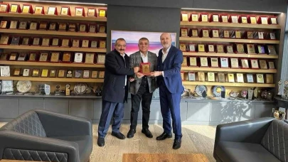 Dernek Başkanı Atasoy’dan Topal’a Teşekkür Plaketi