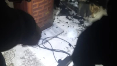 Alev alan uzatma kablosu evi küle çeviriyordu