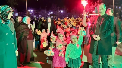 Hz. Ömer Camii 4-6 Yaş Kur'an Kursu'ndan Fener Alayı