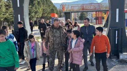 Emniyet Müdürlüğü çocukları makamında ağırladı
