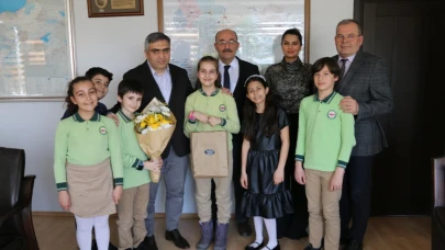 Almanya'ya gitmeden önce Kaymakam Karaaslan'ı ziyaret ettiler