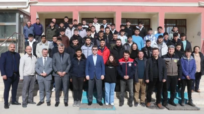 Vali Bakan öğrencilerle bir araya geldi