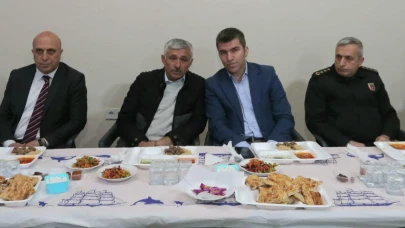 Vali Bakan, iftarda vatandaşlarla bir araya gelerek Mevlid-i Şerif'e katıldı