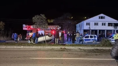 Kediye çarpmamak için manevra yapınca taklalar attı; 2 yaralı