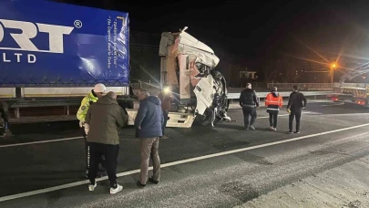 D100’da iki tır çarpıştı: 1 yaralı