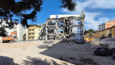 Yıkım çalışması başladı gözler yapım ihalesinde!