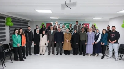 Aşgın, Yeşilay Gönüllüsü olarak Yeşilay iftar sofrasında