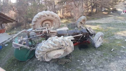Traktör devrildi: Kadın sürücü yaralandı