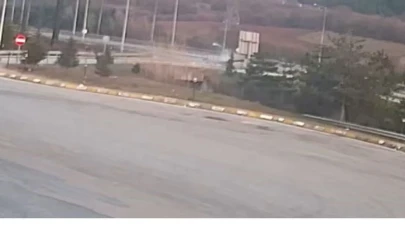 TEM’de 3 kişinin hayatını kaybettiği feci kaza kamerada