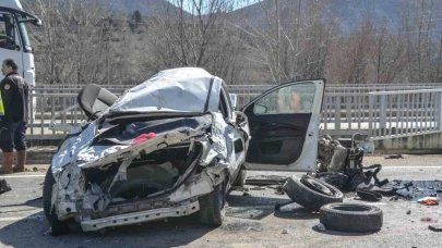 Fiat marka otomobil hurdaya döndü: 1 ölü