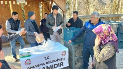 Belediye'den pide ikramı