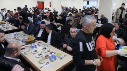 Başkan Uzun,  Öğrencilerle İftar Yaptı