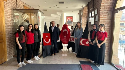 Vatan, Bayrak ve İstiklal Marşı Sergisi Büyük İlgi Gördü