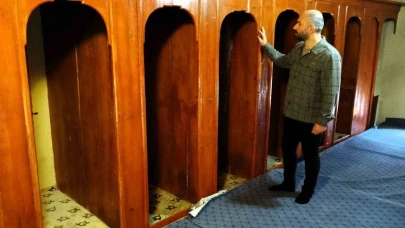 195 yıllık tarihi cami halvet odalarıyla dikkat çekiyor
