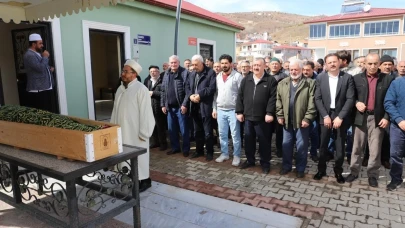 Annesinin tabutu başında kalp krizi geçiren kadın hayatını kaybetti