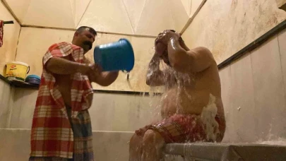 Tarihi hamamda günde 15 saat çalışıyor, aylık 50 bin TL kazanıyor