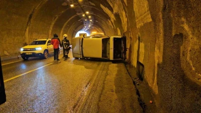Kontrolden çıkan Tofaş tünelde devrildi; 1 yaralı