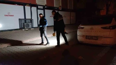 İki grubun kavgasında kurşunlar iş yeri ve otomobile isabet etti