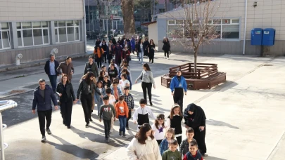 “Küçük Kadrajlardan Büyük Anlar” Sergisi Miniklerle Buluştu