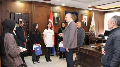 Liseler Arası Resim Yarışmasında Dereceye Girenlere Ödülleri Verildi
