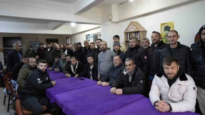Maaşlarını alamayan 400 işçi grevde