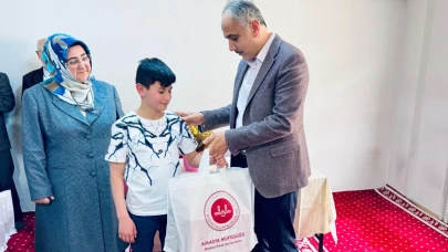 Hafız Adaylarının Bayram Hediyeleri Müftü'den