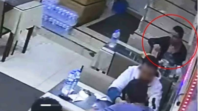 Müşteriden mide bulandıran hareket: İçtiği çorbanın parasını ödememek için tabağa kıl koydu